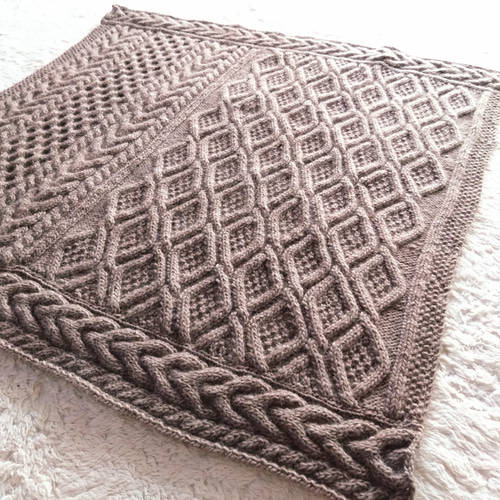 ☆一点のみ☆アラン模様の手編みブランケット*88×88 その他