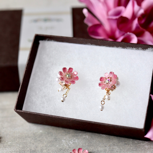 コスモスひと粒ピアス／イヤリング（選べる！コスモス3色） 花、ギフト