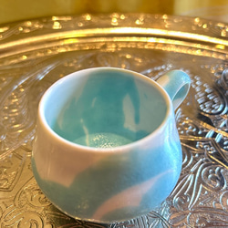 地中海陶器 　ハネンさん　優しさあふれるホワイトブルーに魅せられる　マグカップ　ソンラ SLWT 2枚目の画像