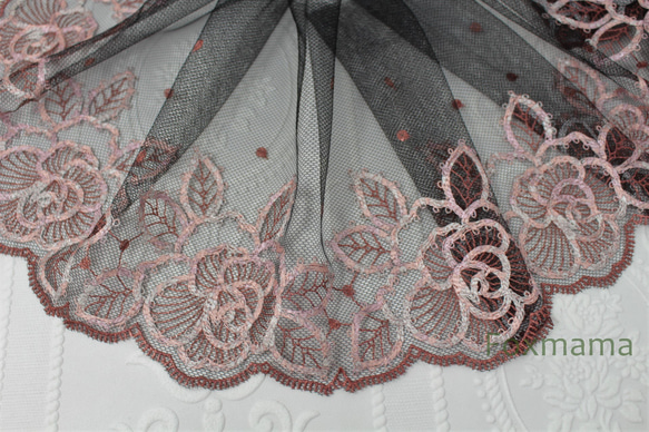 【セール品】片山幅広チュール刺繍レース 3m バラ 花 黒チュール×ピンク系刺繍 (LRSB22BKHWKY) 1枚目の画像
