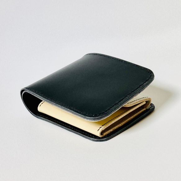 究極のシンプルを追求した本革の二つ折り財布【ブラック】【送料無料】 8枚目の画像