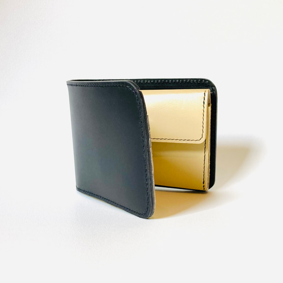 究極のシンプルを追求した本革の二つ折り財布【ブラック】【送料無料】 1枚目の画像