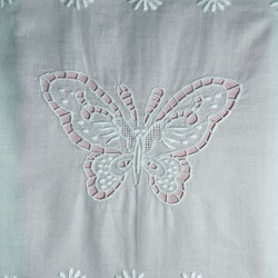 真っ白な付け袖風　アームカバー③　綿ローン 蝶の刺繍 5枚目の画像