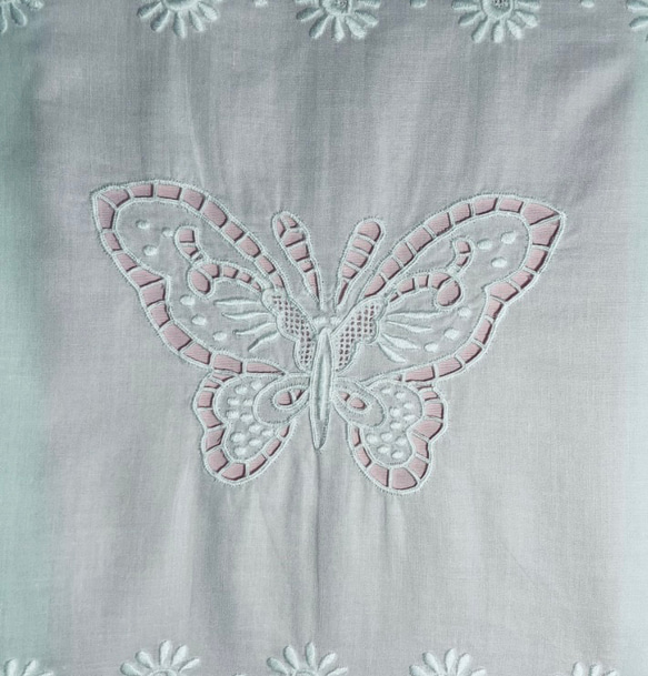 真っ白な付け袖風　アームカバー③　綿ローン 蝶の刺繍 5枚目の画像