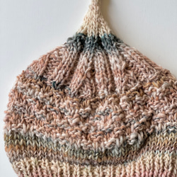 １点限定！　新作！野呂英作毛糸使用どんぐりニット帽子　手編み　オータムベージュグデーション　フリーサイズ・プチギフト 3枚目の画像