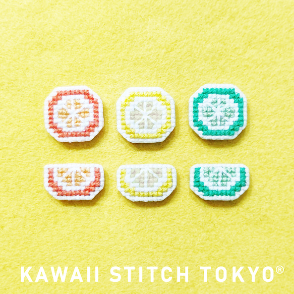 カットレモン【ブローチ】バッチ バッジ 檸檬 果物 フルーツ 刺繍 かわいい クロスステッチ ポップ オーダーメイド 2枚目の画像