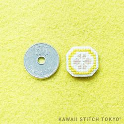 カットレモン【ブローチ】バッチ バッジ 檸檬 果物 フルーツ 刺繍 かわいい クロスステッチ ポップ オーダーメイド 3枚目の画像