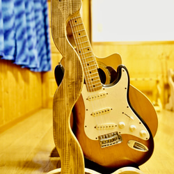 【24時間以内に発送】手作り木工　木製ギタースタンド （古材） ２本掛け 4枚目の画像