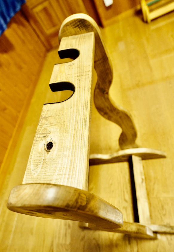 【24時間以内に発送】手作り木工　木製ギタースタンド （古材） ２本掛け 10枚目の画像