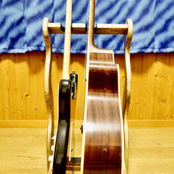 【24時間以内に発送】手作り木工　木製ギタースタンド （古材） ２本掛け 3枚目の画像