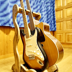 【24時間以内に発送】手作り木工　木製ギタースタンド （古材） ２本掛け 1枚目の画像