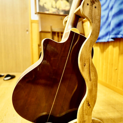 【24時間以内に発送】手作り木工　木製ギタースタンド （古材） ２本掛け 6枚目の画像