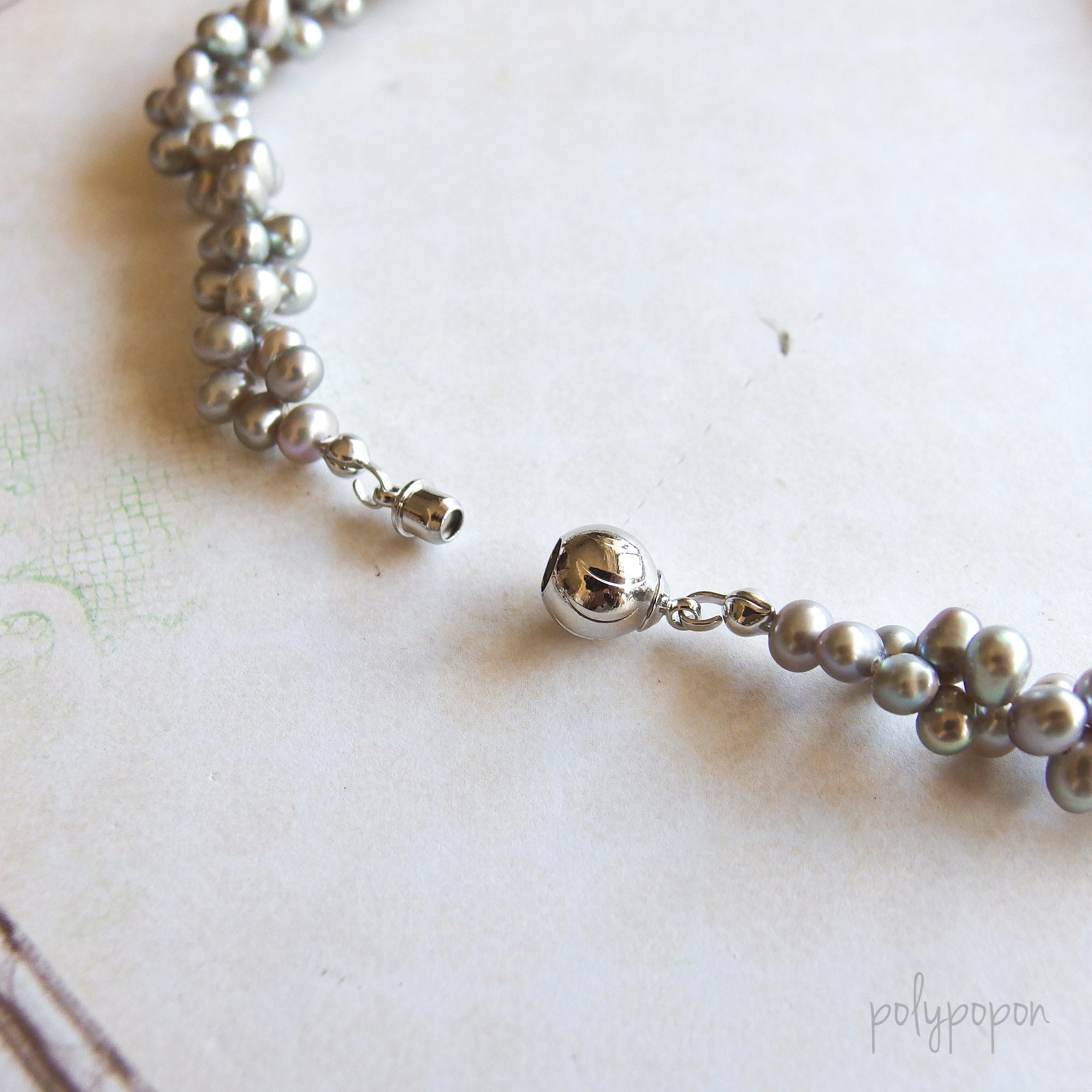 ［1点もの］シルバーグレー淡水パールの2連ネックレス