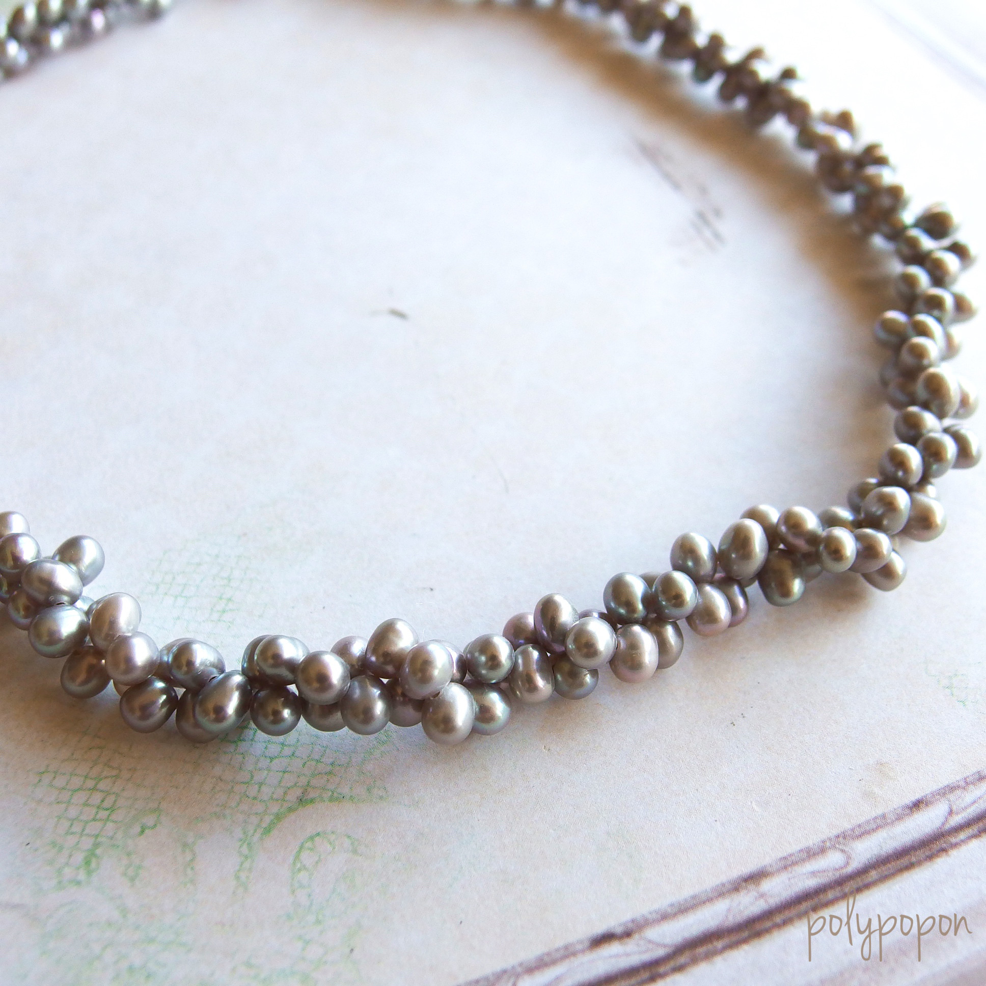 ［1点もの］シルバーグレー淡水パールの2連ネックレス