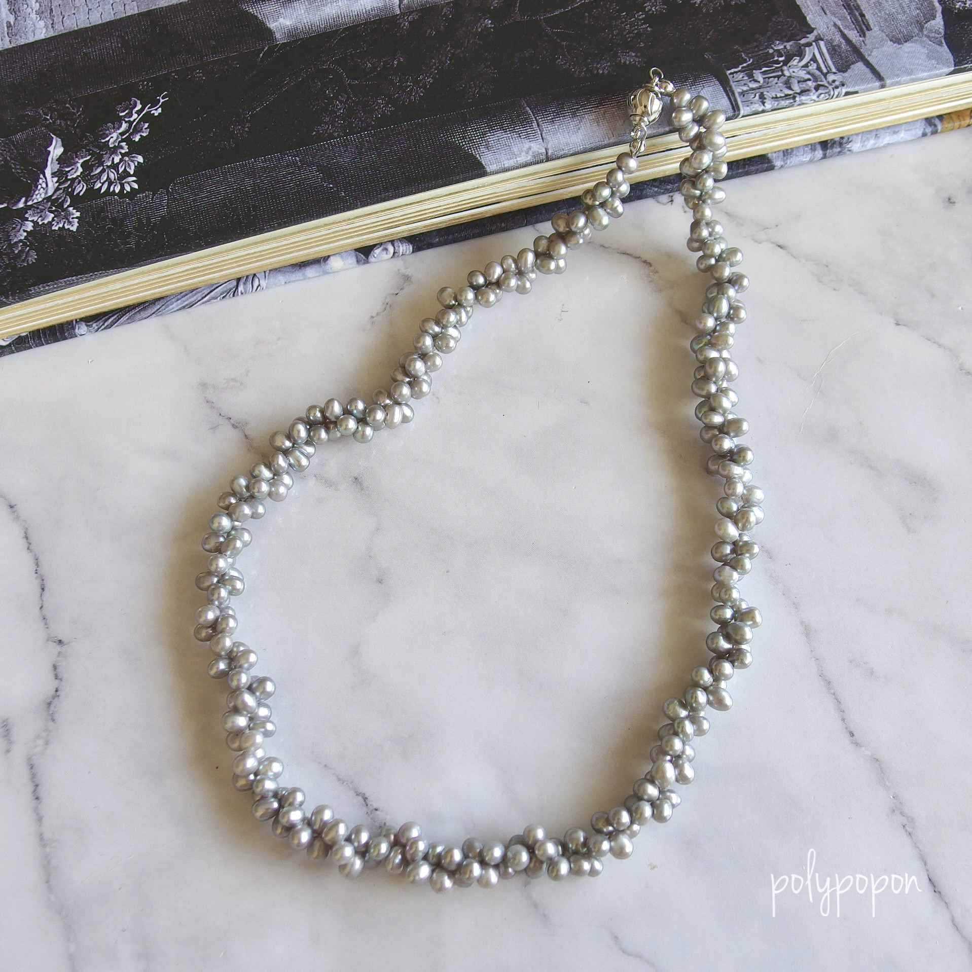 ［1点もの］シルバーグレー淡水パールの2連ネックレス