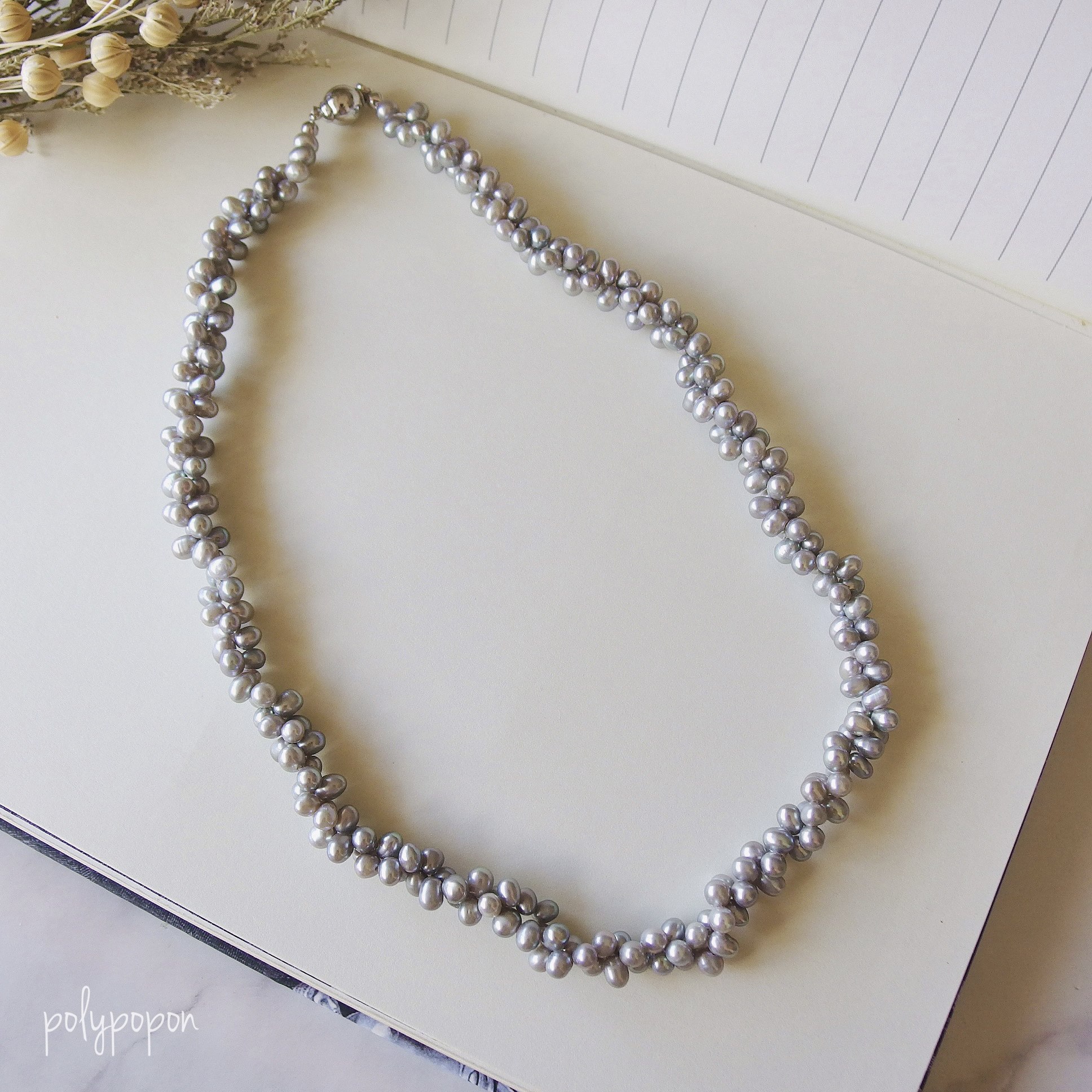 ［1点もの］シルバーグレー淡水パールの2連ネックレス