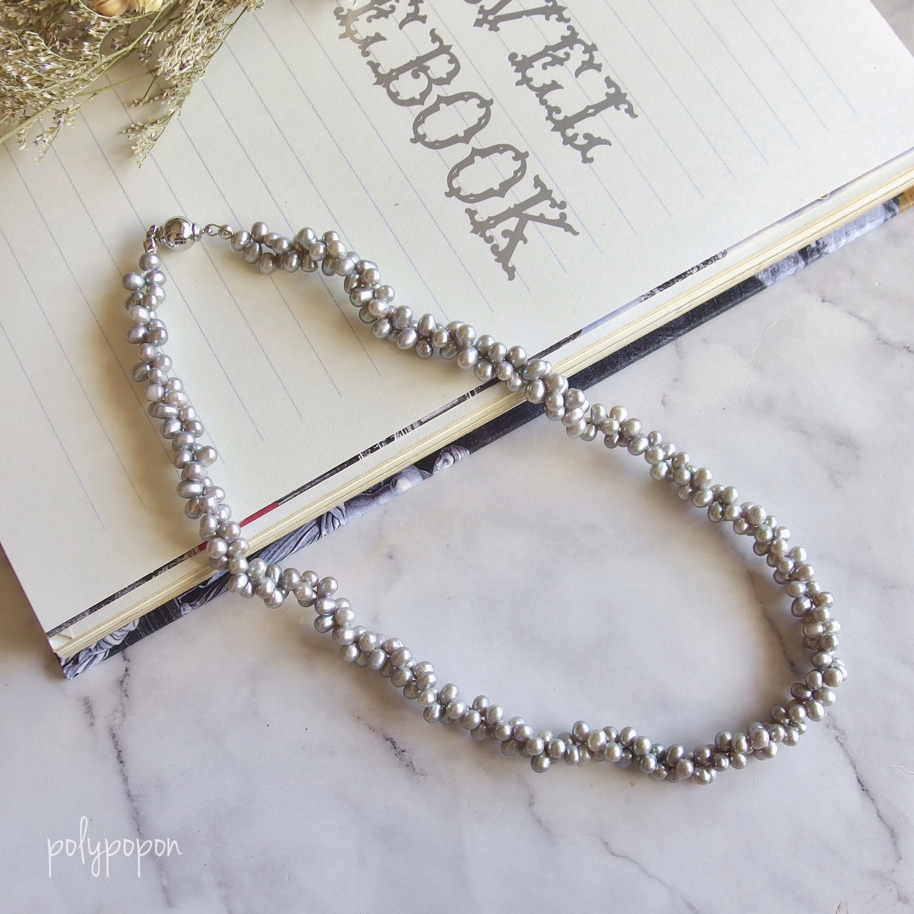 ［1点もの］シルバーグレー淡水パールの2連ネックレス