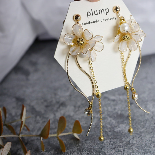 冬咲きマーガレットロングピアス/イヤリング 揺れる/大ぶり/結婚式