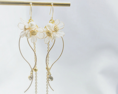 マーガレットピアス　片耳　花芯黄&花びら白 マーガレットピアス 片耳 花芯黄&花びら白 レディース
