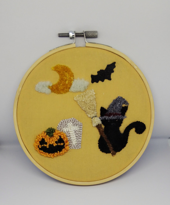 ハロウィンの壁掛け　刺繍　くろねこ　かぼちゃ 3枚目の画像