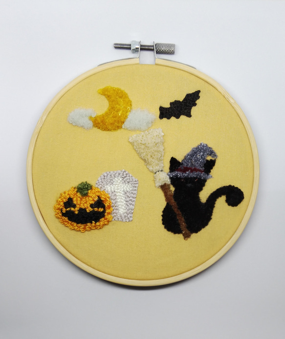 ハロウィンの壁掛け　刺繍　くろねこ　かぼちゃ 2枚目の画像