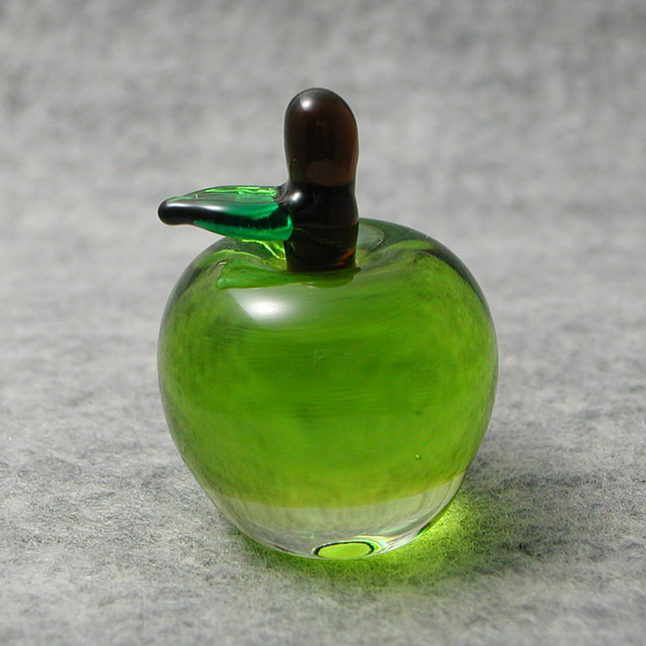 リンゴのミニ置物（淡黄緑色） ガラス No2278 その他置物 あおぞら