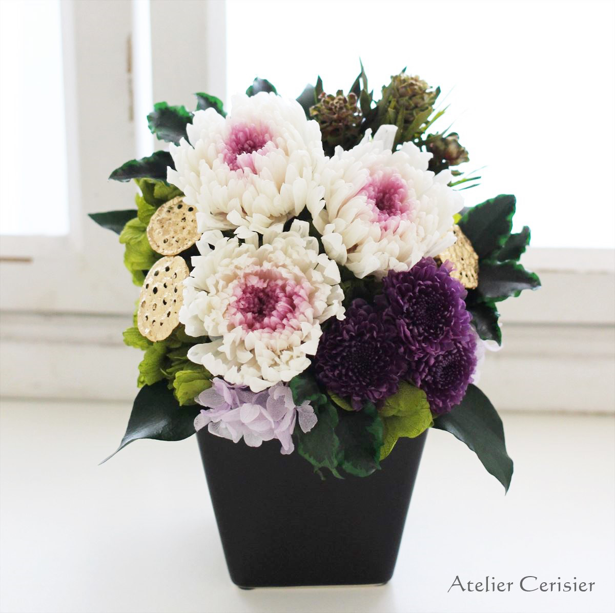 プリザーブドフラワー＜ロワン Ｍサイズ＞ホワイトパープル 菊 紫 【仏花 お供え花】