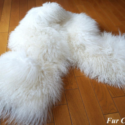 優雅な存在感ホワイトチベットラムファーポケット付毛皮ロングマフラーファーストール 2枚目の画像