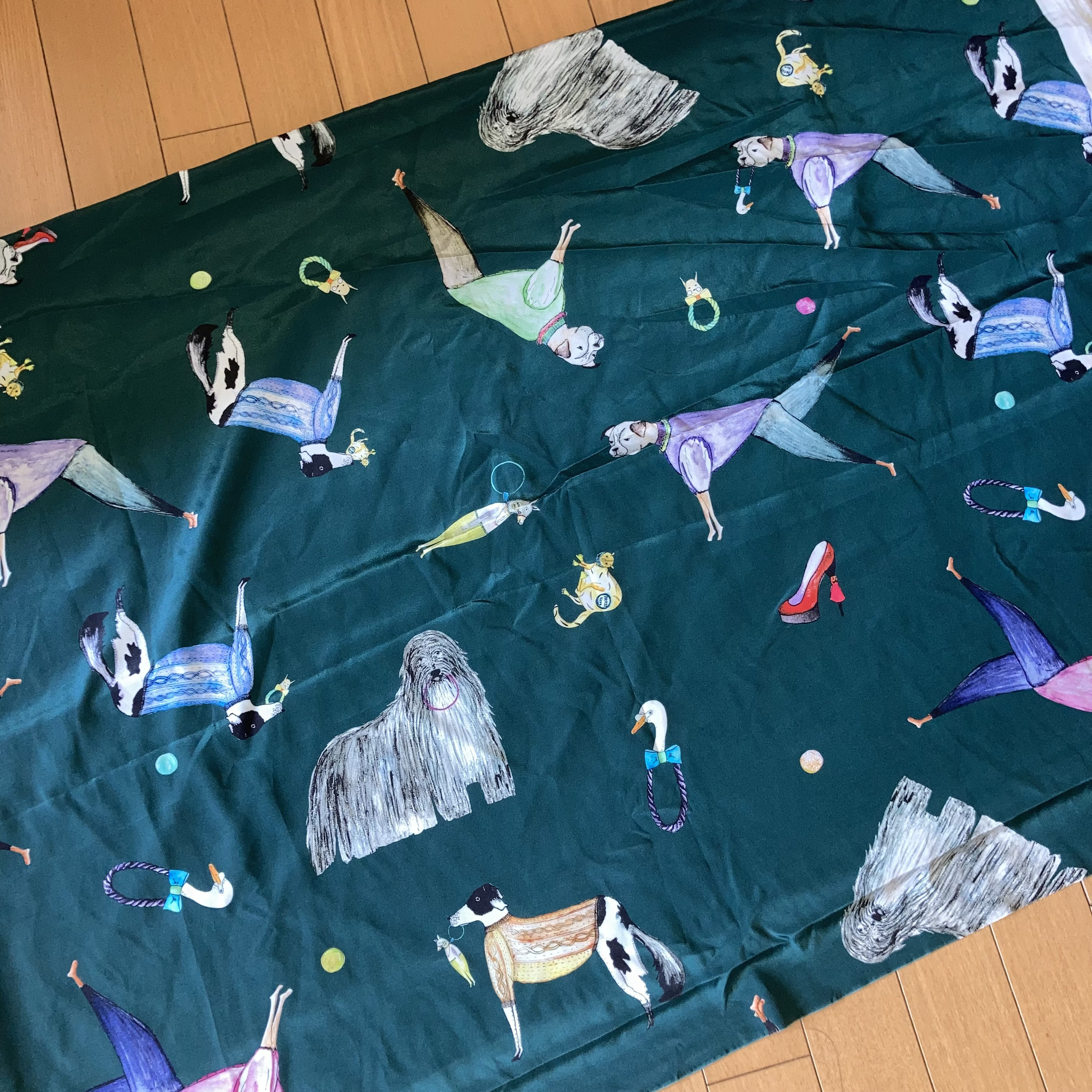 マンナイン　Dog lesson　膝下丈　ワンピース　犬　F　緑　mannine マンナインmannine Dog lesson高級ポリエステル 5.4m 生地 mky