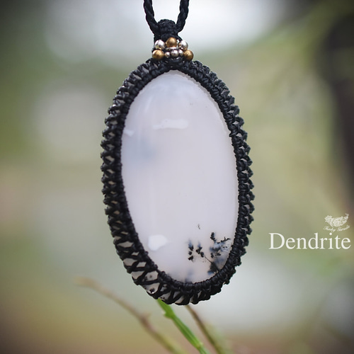 大粒ブラックオパールのマクラメネックレス 雪の日の空☆デンドライトオパール マクラメネックレス1197 ネックレス