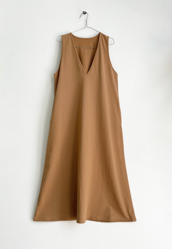 スウェット素材　VカットAラインジャンパースカート（ Camel ） 6枚目の画像