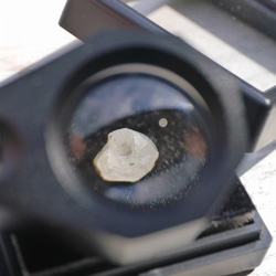 天然石フェナカイト2個セット合計約1.30ct(ブラジル産)結晶原石ルースケース付属鉱物[phe-230828-14] 9枚目の画像