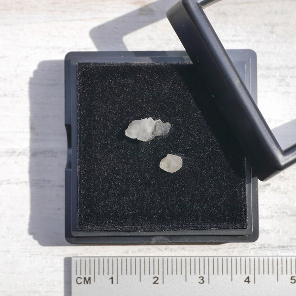 天然石フェナカイト2個セット合計約1.30ct(ブラジル産)結晶原石ルースケース付属鉱物[phe-230828-14] 15枚目の画像