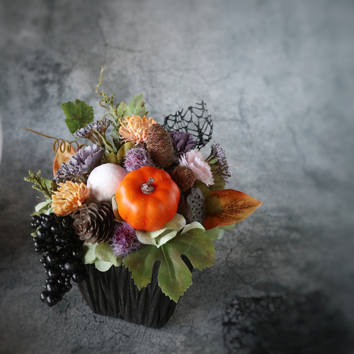 メイ　　クリスマスプレゼント アートフラワー ハロウィンアレンジ 秋の模様替え ❁ アートフラワー バスケット