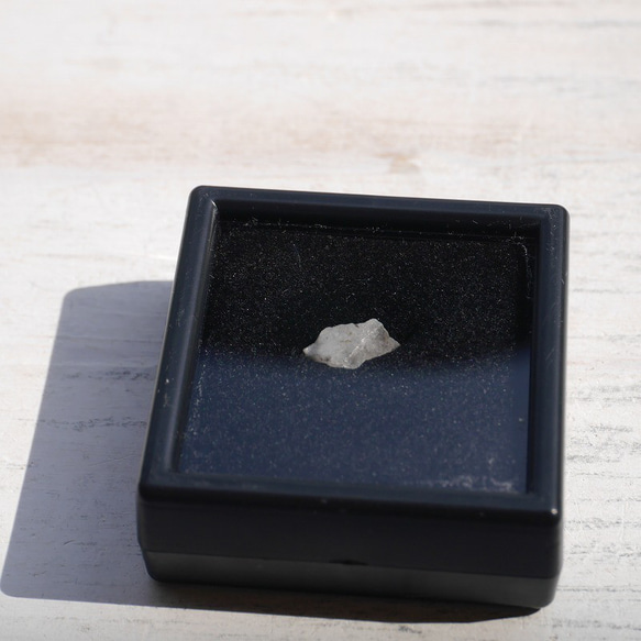 天然石フェナカイト1個約1.10ct(ブラジル産)結晶原石ルースケース付属鉱物[phe-230828-15] 12枚目の画像