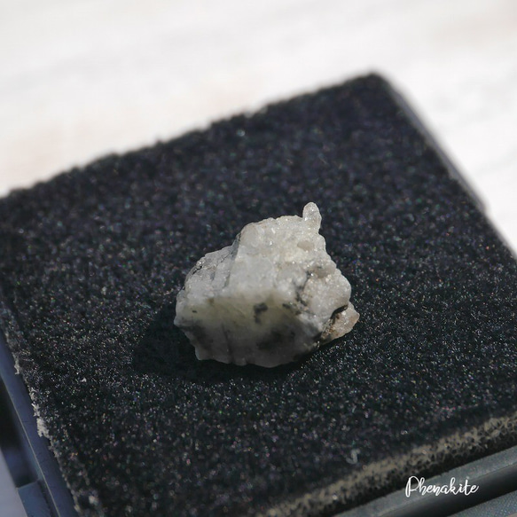 天然石フェナカイト1個約4.9ct(ブラジル産)結晶原石ルースケース付属 