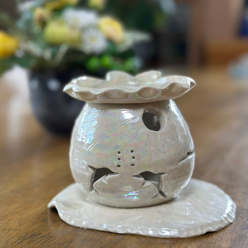 海と三日月の灯りが揺れる真珠色に光る陶器の茶香炉 アロマポット