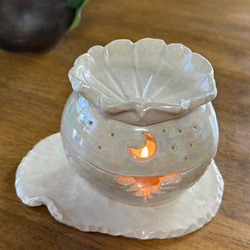 海と三日月の灯りが揺れる真珠色に光る陶器の茶香炉　アロマポット 9枚目の画像
