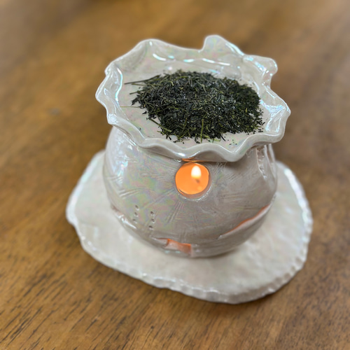 海と三日月の灯りが揺れる真珠色に光る陶器の茶香炉 アロマポット