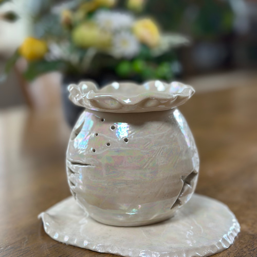海と三日月の灯りが揺れる真珠色に光る陶器の茶香炉 アロマポット