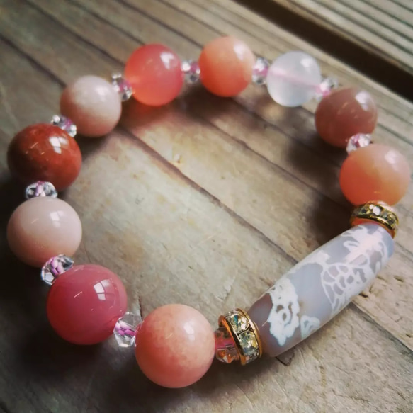 ◇瑞桃の白瑪瑙龍神天珠ブレスレット⁡⁡ 10000円（送料無料）⁡⁡ ⁡ ⁡白