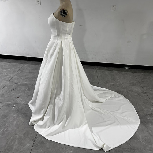 フランス風 ベアトップ ウエディングドレスクレープ生地 華やかな  