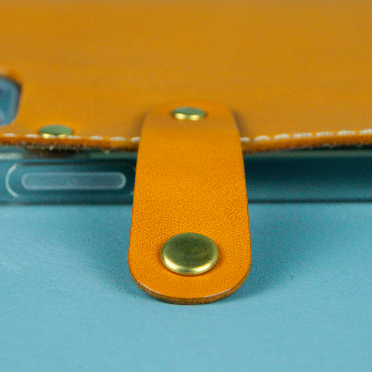 iPhone15/14/13シリーズ　手帳型 レザーケース　キャメル　SM015c