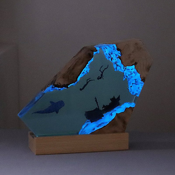 深海鲸鲨情侣潜水员/树脂装饰夜灯/ 精选海洋礼物 第3張的照片