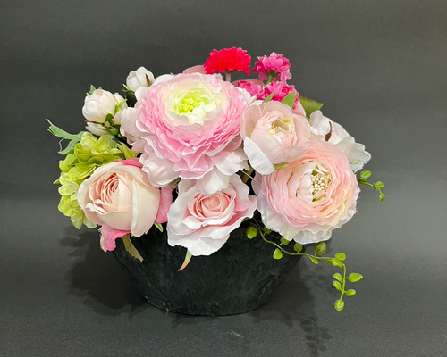 aアートフラワーアレンジメント✾❀（ラナンキュラス、バラ、スプレー