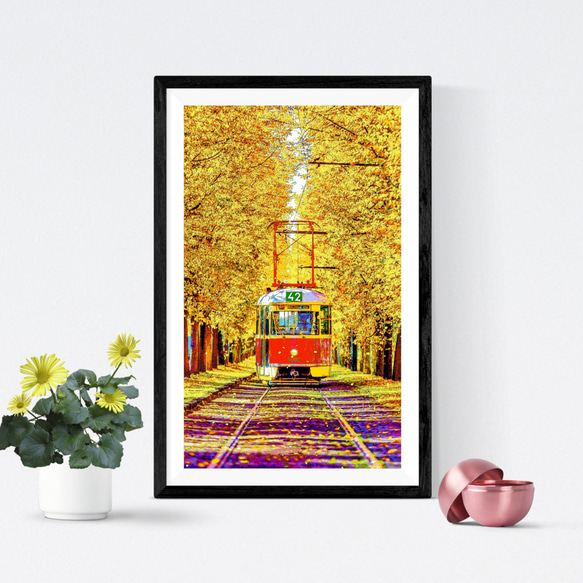 【アートポスター】プラハ 黄色い並木道の路面電車（作品No.535） 1枚目の画像