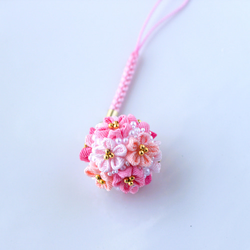 ❁山桜ブーケ根付けストラップ・大人かわいいつまみ細工アクセサリー