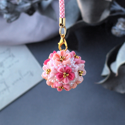❁山桜ブーケ根付けストラップ・大人かわいいつまみ細工アクセサリー