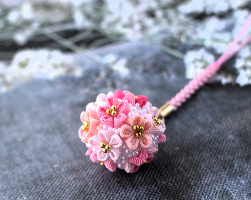 ❁山桜ブーケ根付けストラップ・大人かわいいつまみ細工アクセサリー