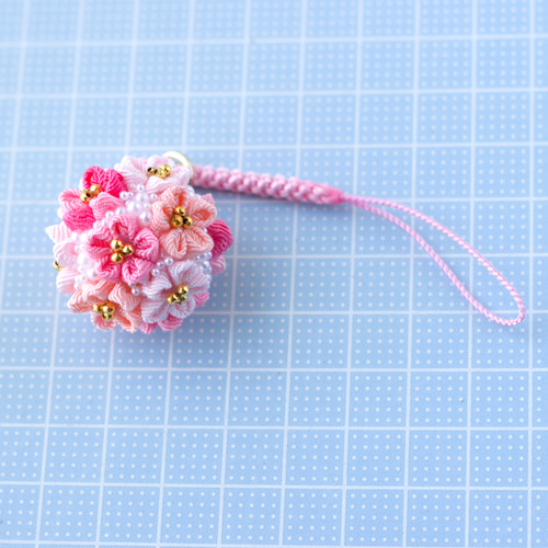 ❁山桜ブーケ根付けストラップ・大人かわいいつまみ細工アクセサリー